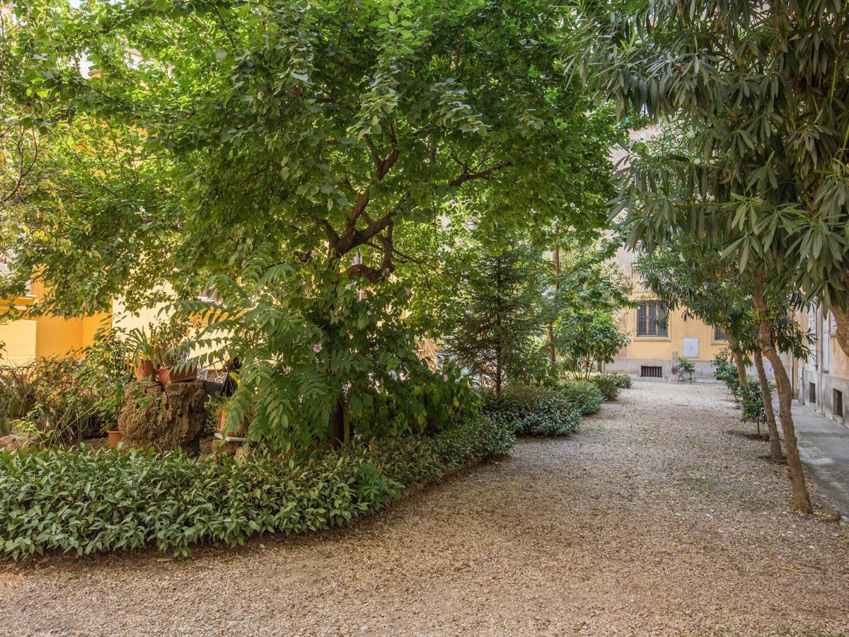 Deluxe One Bedroom Apartment, Perfect Location, Air Cond * Rom