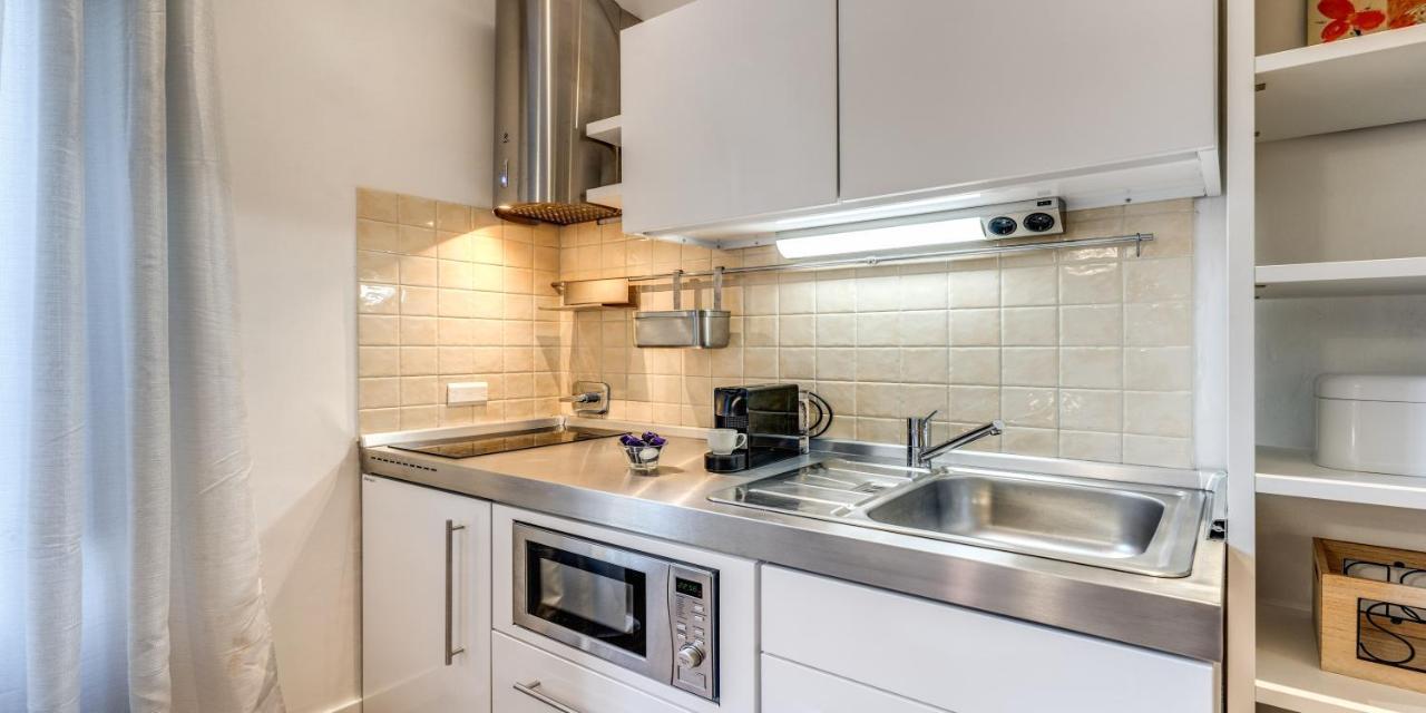 Lägenhet Deluxe One Bedroom Apartment, Perfect Location, Air Cond