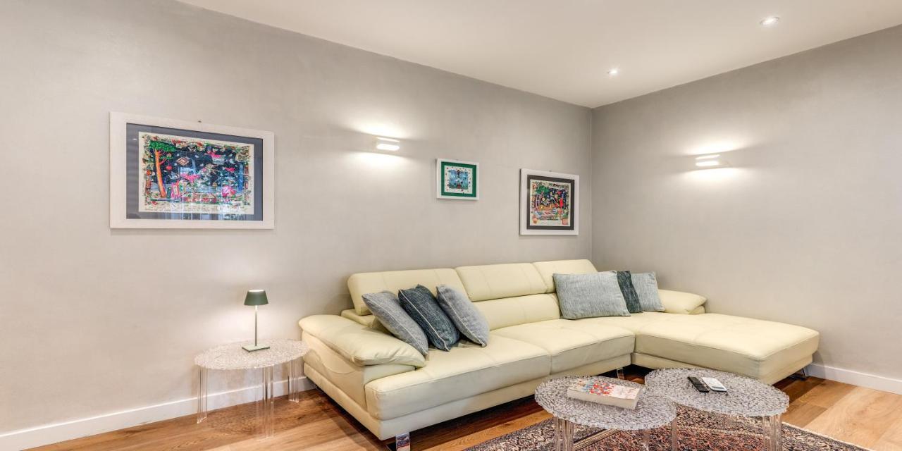 Deluxe One Bedroom Apartment, Perfect Location, Air Cond Lägenhet